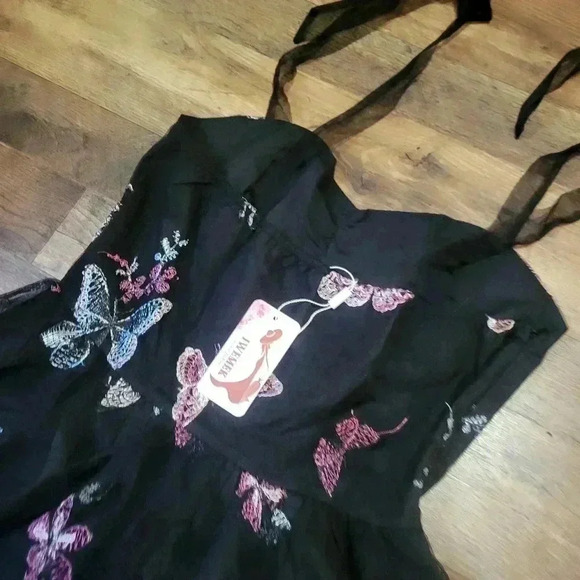 NWT Butterfly Embroidered Floral Tulle Dress Size Medium - Picture 13 of 13